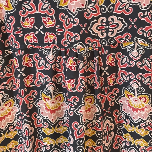 NWOT LOFT XLP Dark grey floral flutter sleeve blouse - Picture 5 of 6